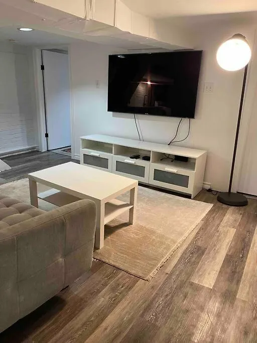 Downtown Basement Suite Toronto Canada